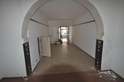 Foto Locale commerciale a Ragusa Centro di 100 m² con 1 locali in vendita