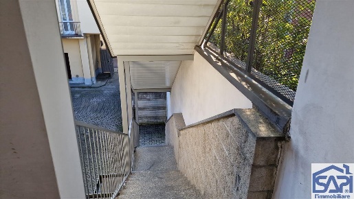 Foto Ufficio in VIA VITTORIO VENETO, Macherio di 150 m² con 6 locali