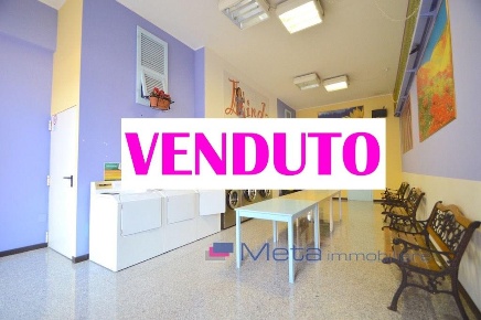 Foto Negozio in Via Moro, San Donato Milanese Centro di 60 m² con 2 locali