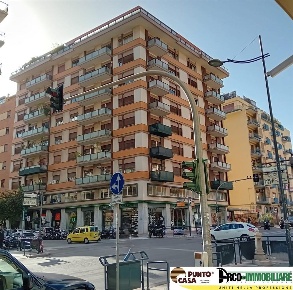Foto Ufficio in Via Notarbartolo, Palermo Notarbartolo - Sciuti di 170 m²