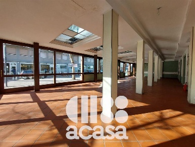 Foto Negozio in viale Leonardo da Vinci, Cesenatico Porto Canale di Levante