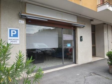 Foto Negozio a Lissone Centro Storico di 50 m² con 2 locali in affitto