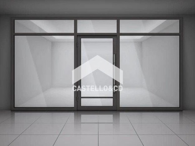 Foto Negozio in Via Chiesa, Padenghe sul Garda Centro di 65 m² con 1 locali