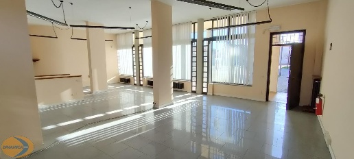 Foto Negozio in Piazza Giovanni XXIII, Inverigo Centro di 122 m² in vendita