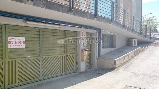 Foto Locale commerciale a Città di Castello di 300 m² con 1 locali