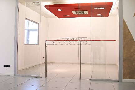 Foto Locale commerciale a Perugia di 180 m² con 8 locali in vendita