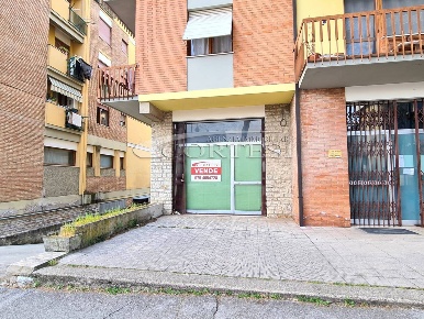 Foto Locale commerciale a Umbertide di 55 m² con 1 locali in vendita