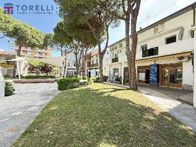 Foto Attività commerciale a Bellaria-Igea Marina di 62 m² con 2 locali
