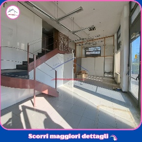 Foto Locale commerciale a Arezzo di 250 m² con 2 locali in vendita