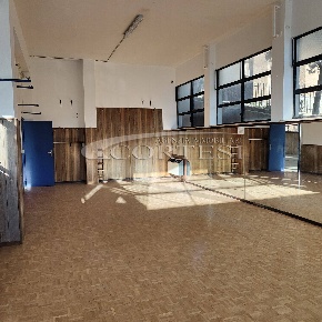 Foto Locale commerciale a Perugia di 400 m² con 2 locali in vendita