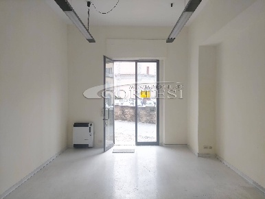 Foto Locale commerciale a Umbertide di 35 m² con 1 locali in affitto