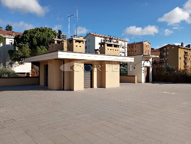 Foto Locale commerciale a Perugia di 250 m² con 4 locali in vendita