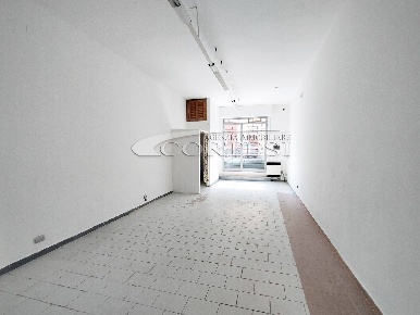 Foto Locale commerciale a Umbertide di 40 m² con 2 locali in vendita