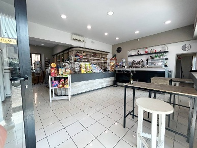 Foto Locale commerciale a Fano di 90 m² con 2 locali in vendita