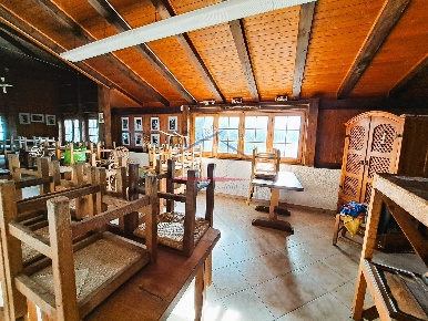 Foto Attività commerciale a Talla di 180 m² con 2 locali in vendita