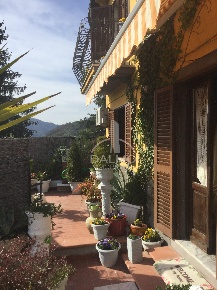 Foto Attività commerciale a Pescaglia di 160 m² con 9 locali in vendita