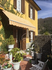 Foto Attività commerciale a Pescaglia di 160 m² con 9 locali in vendita
