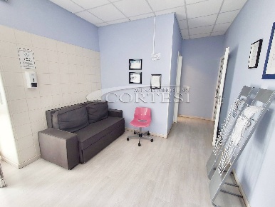 Foto Locale commerciale a Perugia di 130 m² con 5 locali in vendita