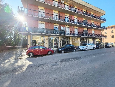 Foto Locale commerciale a Perugia di 60 m² con 3 locali in vendita