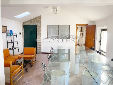 Foto Locale commerciale a Mondolfo di 98 m² con 3 locali in vendita