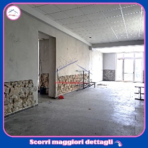 Foto Locale commerciale a Arezzo di 175 m² con 2 locali in affitto