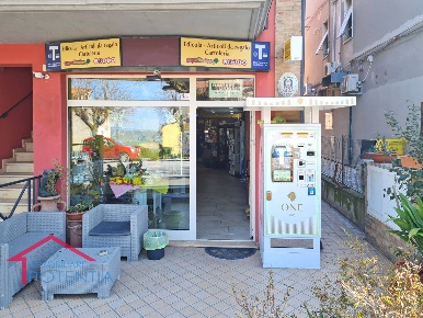 Foto Locale commerciale in Viale Trieste, Potenza Picena Centro di 110 m²