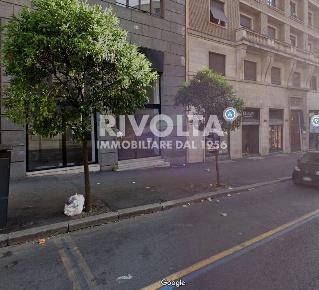 Foto Locale commerciale in Via Leonida Bissolati, Roma Barberini di 470 m²