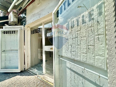 Foto Negozio in CORSO UMBERTO I, Marano di Napoli Centro di 23 m²
