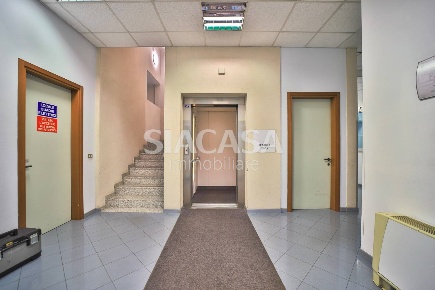 Foto Ufficio in Segrate, Segrate Segrate Centro di 370 m² con 4 locali