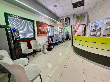 Foto Locale commerciale in Via Varesina, Villa Guardia di 200 m² in vendita