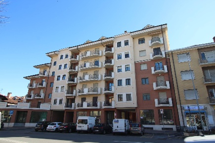 Foto Locale commerciale in Strada Carignano, Moncalieri di 97 m² in vendita