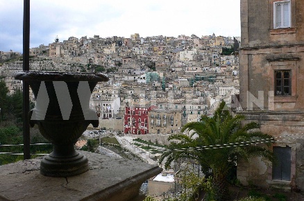 Foto Hotel in Via Ioppulo, Ragusa Ibla di 1000 m² con 5 locali in vendita