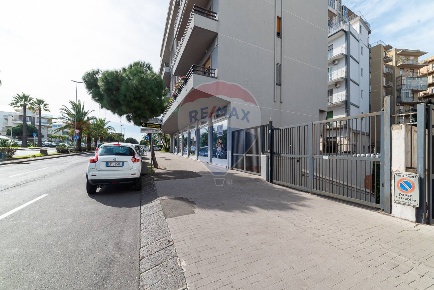 Foto Attività commerciale in Viale Africa, Catania Corso Italia - Europa