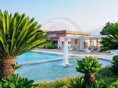 Foto Hotel in contrada ortonese, Orsogna di 1800 m² con 45 locali