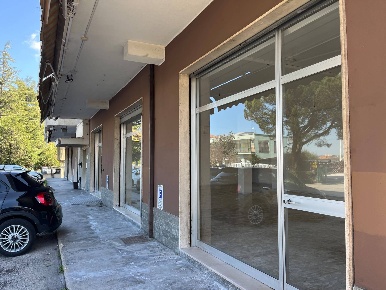 Foto Locale commerciale in Via Pietro Nenni, San Giovanni Teatino Sambuceto