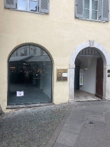Foto Negozio in Piazza delle Erbe, Bolzano Centro di 100 m² con 1 locali