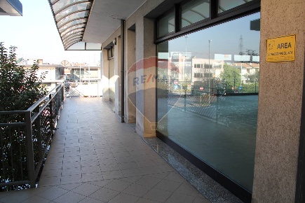 Foto Attività commerciale in Via Rodari, Trezzano Rosa di 70 m² in vendita