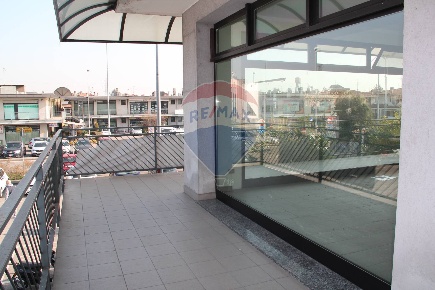 Foto Attività commerciale in Via Rodari, Trezzano Rosa di 70 m² in vendita