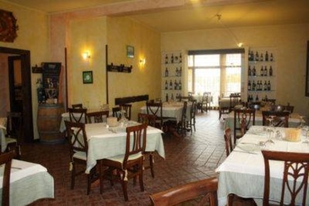 Foto Attività commerciale a Gallarate Cascinetta di 300 m² con 1 locali