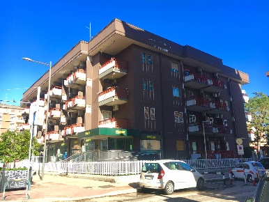 Foto Ufficio in Viale della Repubblica, Bari San Pasquale di 100 m²