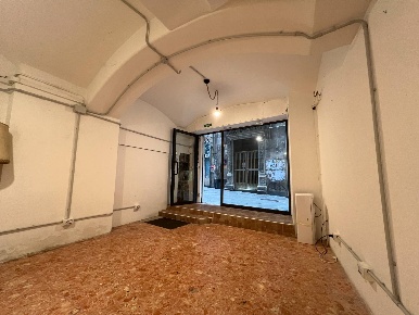 Foto Locale commerciale in Via Di Fossatello, Genova Maddalena di 36 m²