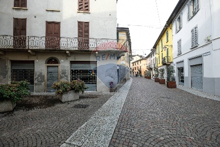 Foto Locale commerciale a Treviglio di 75 m² con 1 locali in vendita