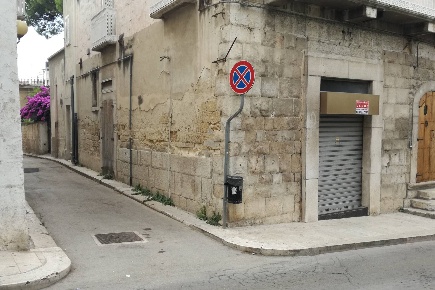 Foto Locale commerciale in Corso Garibaldi, Canosa di Puglia Centro