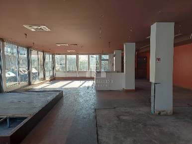 Foto Negozio in Via Bologna, Ferrara Foro Boario di 250 m² con 3 locali