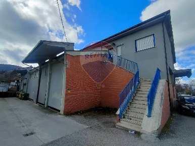 Foto Attività commerciale in eurospin, L'Aquila Pile di 180 m² con 6 locali