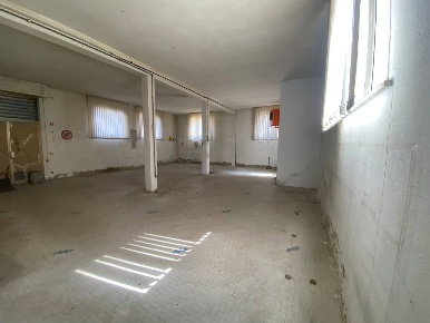 Foto Attività commerciale in Via Francesca, Castelfranco di Sotto Centro