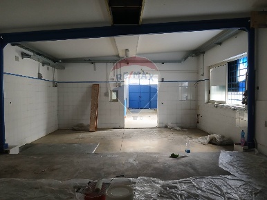 Foto Locale commerciale in via Venezia, Sant'Agata li Battiati di 120 m²