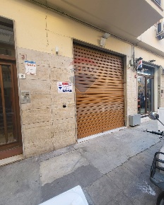 Foto Negozio in Via Ugo Foscolo, Palermo Libertà - Villabianca di 36 m²