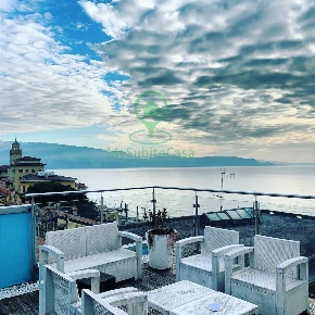 Foto Hotel a Gardone Riviera Centro di 800 m² con 20 locali in vendita