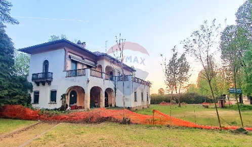 Foto Locale commerciale in via del Monumento, Certosa di Pavia di 1100 m²